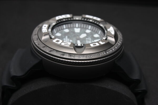 Citizen Diver's Eco Drive 300 mt "Godzilla" Limited Edition - immagine 6