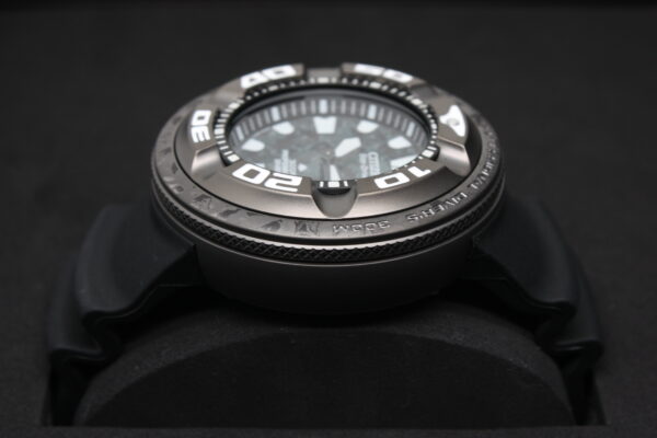 Citizen Diver's Eco Drive 300 mt "Godzilla" Limited Edition - immagine 7