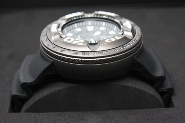 Citizen Diver's Eco Drive 300 mt "Godzilla" Limited Edition - immagine 12